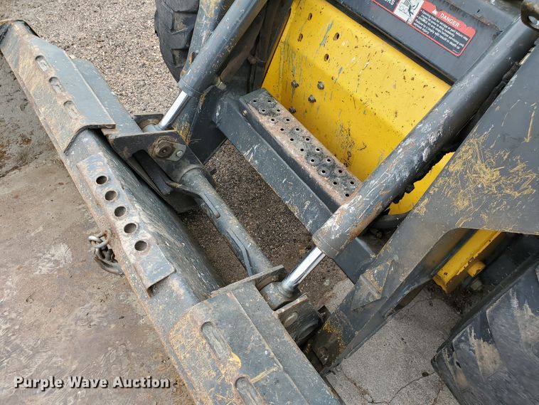 image for item H1751 2003 New Holland LS150  skid steer loader