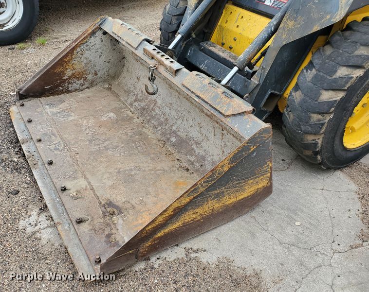 image for item H1751 2003 New Holland LS150  skid steer loader