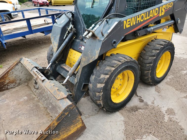 image for item H1751 2003 New Holland LS150  skid steer loader