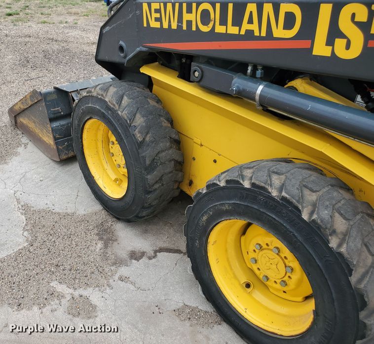 image for item H1751 2003 New Holland LS150  skid steer loader