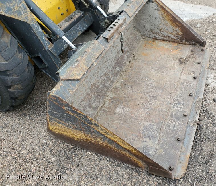 image for item H1751 2003 New Holland LS150  skid steer loader