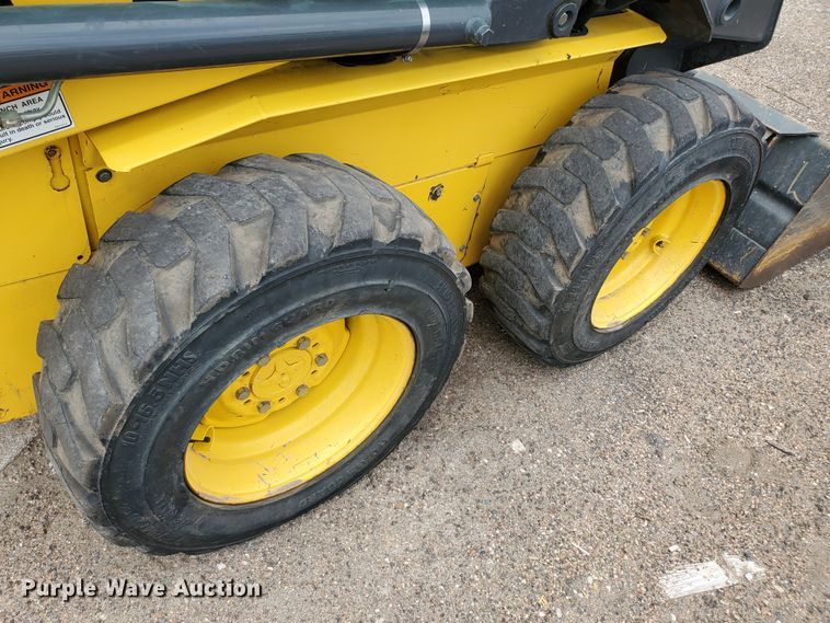 image for item H1751 2003 New Holland LS150  skid steer loader