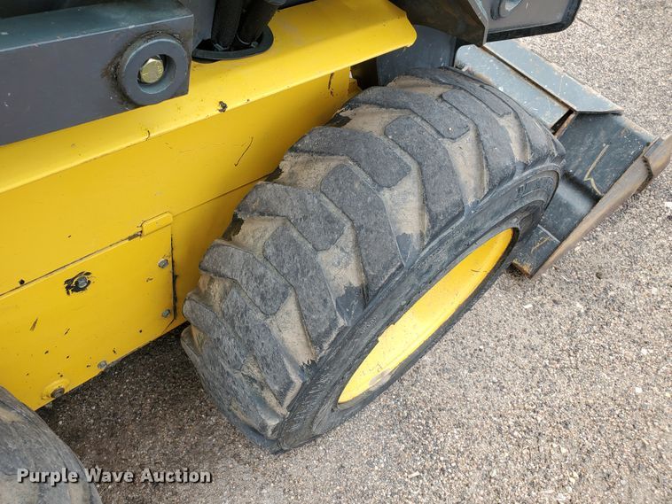 image for item H1751 2003 New Holland LS150  skid steer loader