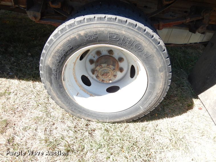 image for item HA9777 2001 Ford F450 Super Duty  dump truck