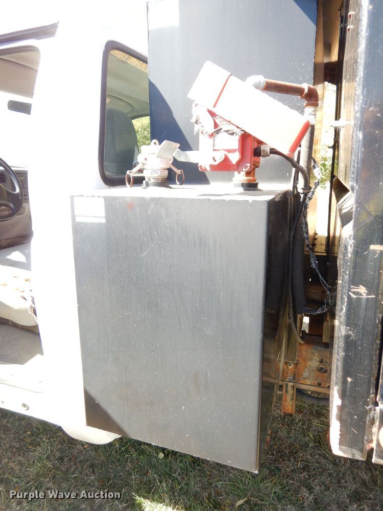 image for item HA9777 2001 Ford F450 Super Duty  dump truck