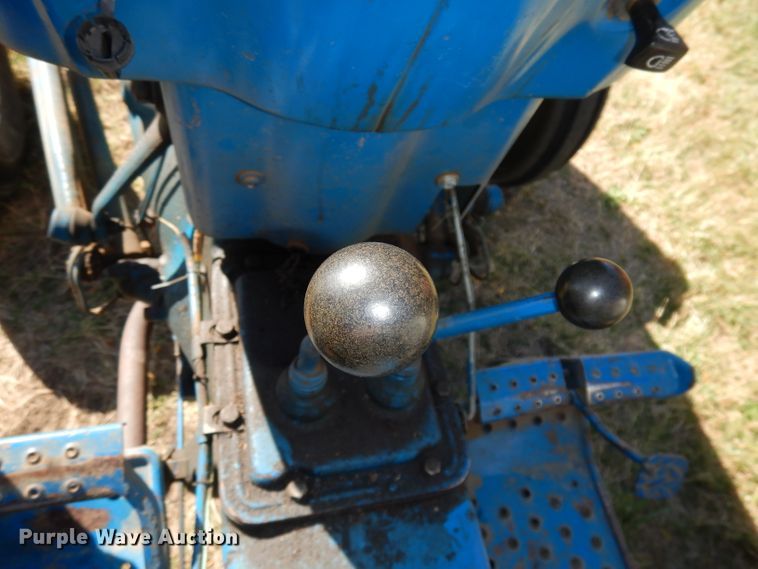 image for item HA9781 1985 Ford 4610  tractor