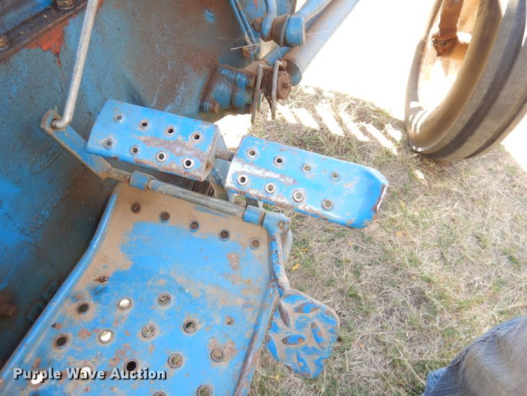 image for item HA9781 1985 Ford 4610  tractor