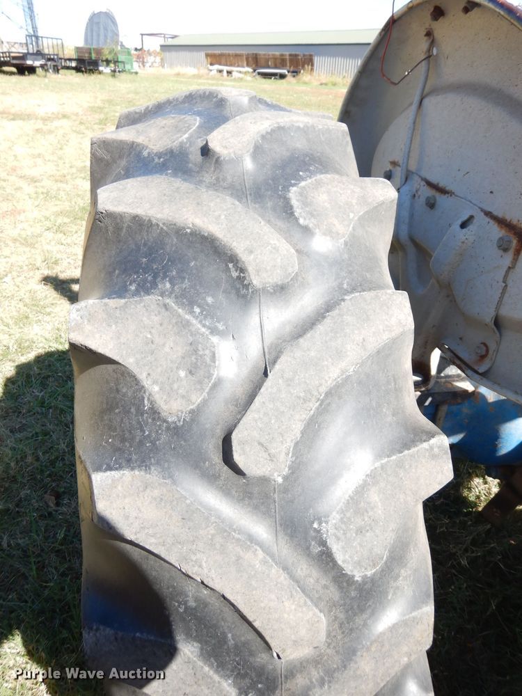 image for item HA9781 1985 Ford 4610  tractor