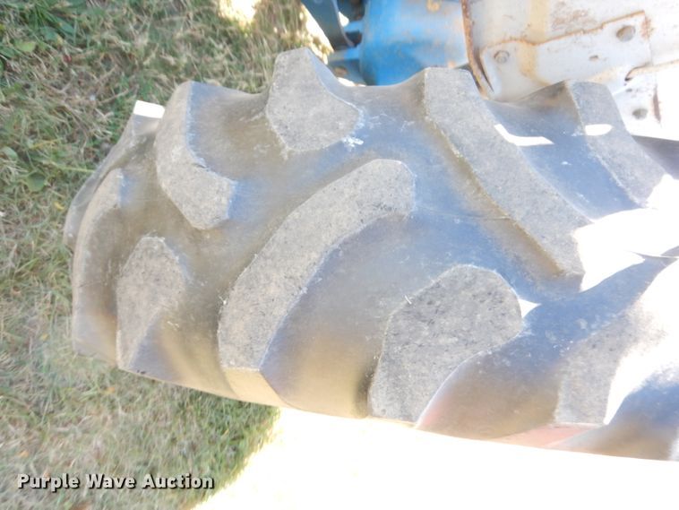 image for item HA9781 1985 Ford 4610  tractor