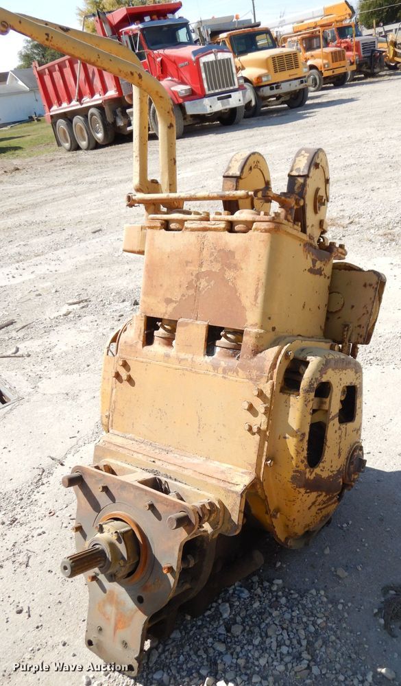 image for item HA9857 1973 Caterpillar D6C dozer winch