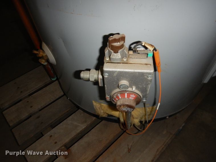 State sandblaster selfcleaning water heater in Manhattan, KS Item