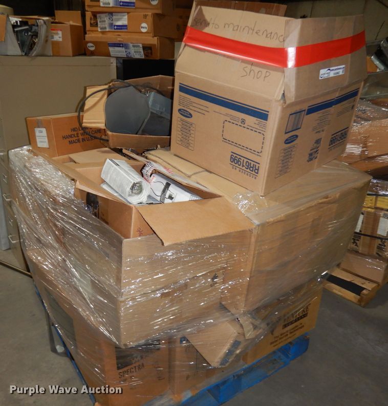 Light bulbs in Manhattan, KS Item HA9962 sold Purple Wave