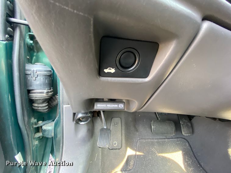 image for item HE9836 1999 Ford Taurus