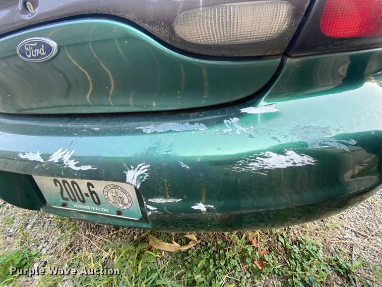 image for item HE9836 1999 Ford Taurus