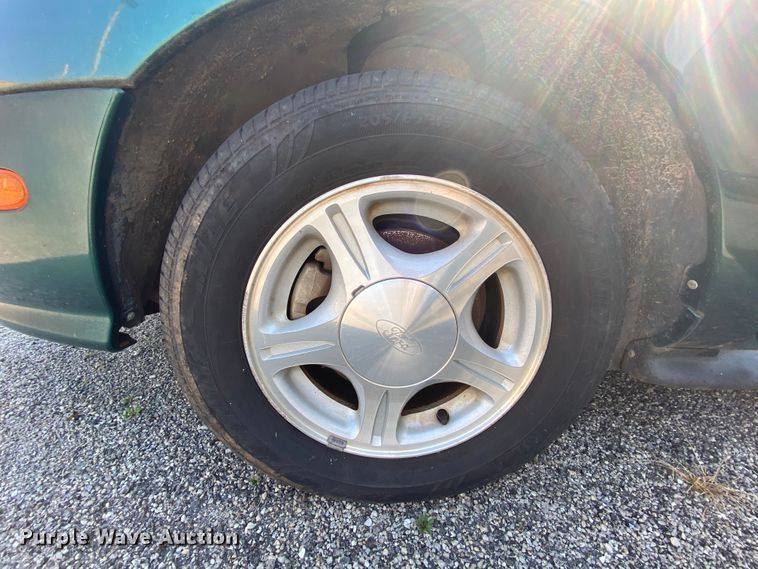 image for item HE9836 1999 Ford Taurus