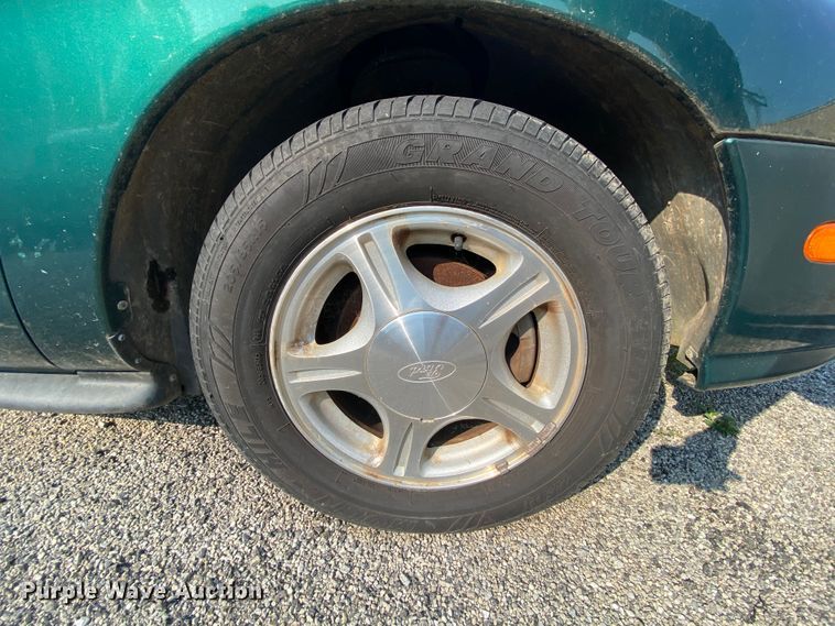 image for item HE9836 1999 Ford Taurus