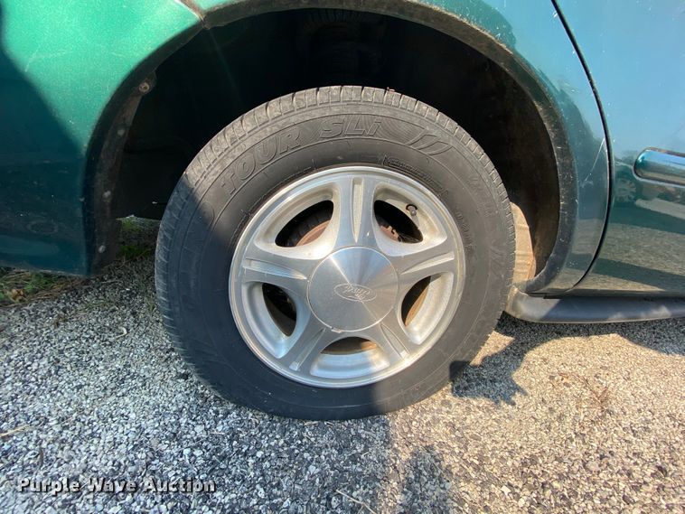 image for item HE9836 1999 Ford Taurus