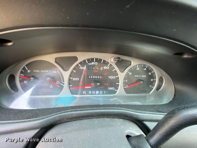 image for item HE9841 1999 Ford Taurus