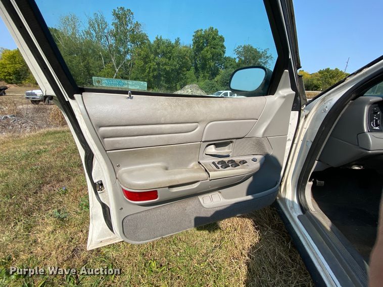 image for item HE9842 1998 Ford Crown Victoria Police Interceptor