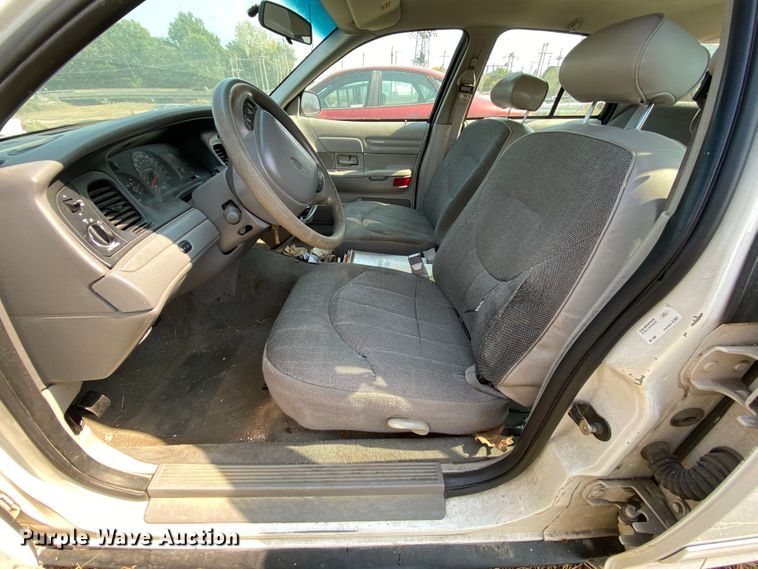 image for item HE9842 1998 Ford Crown Victoria Police Interceptor