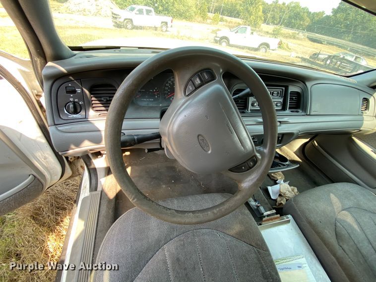 image for item HE9842 1998 Ford Crown Victoria Police Interceptor