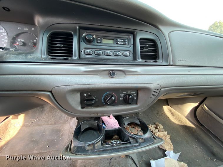 image for item HE9842 1998 Ford Crown Victoria Police Interceptor