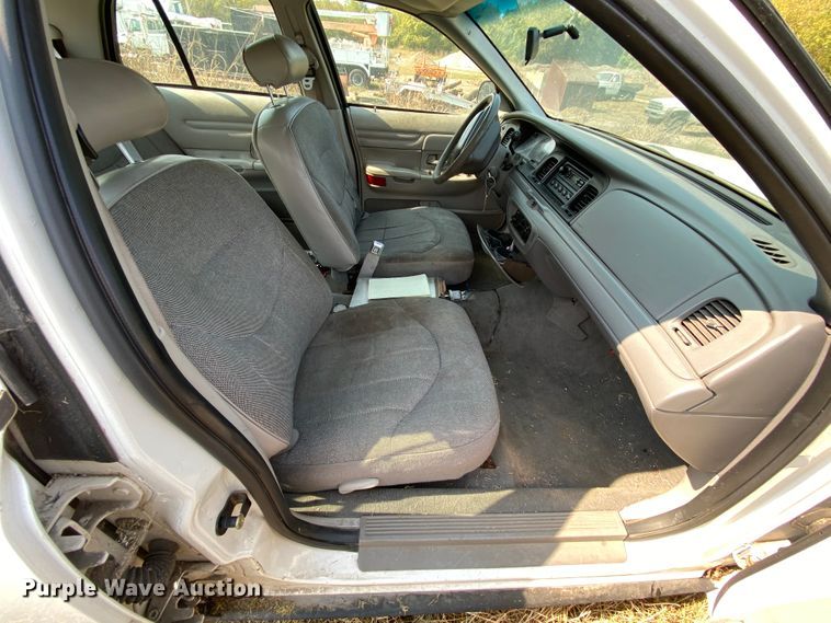 image for item HE9842 1998 Ford Crown Victoria Police Interceptor
