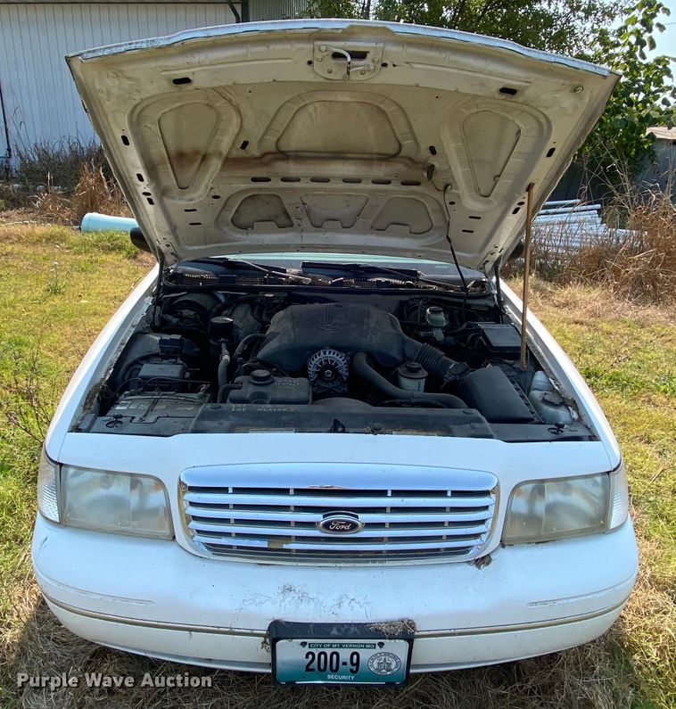 image for item HE9842 1998 Ford Crown Victoria Police Interceptor