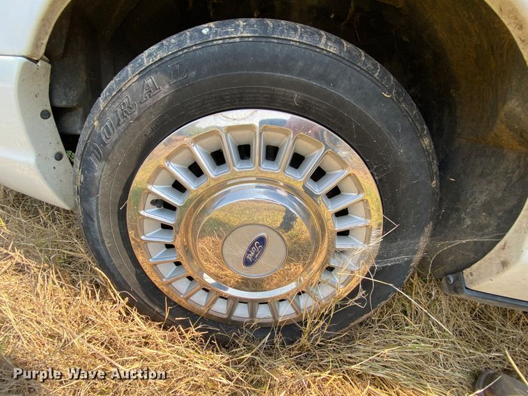 image for item HE9842 1998 Ford Crown Victoria Police Interceptor