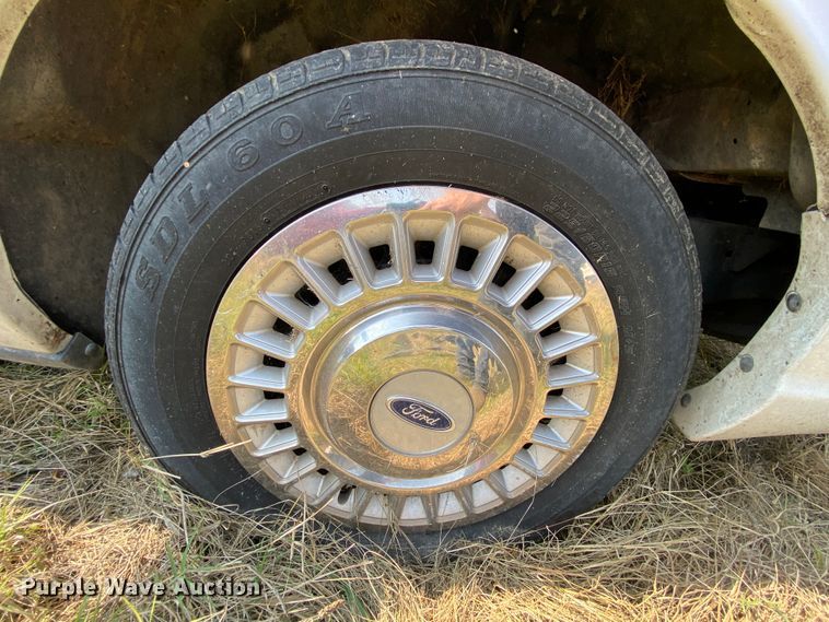 image for item HE9842 1998 Ford Crown Victoria Police Interceptor