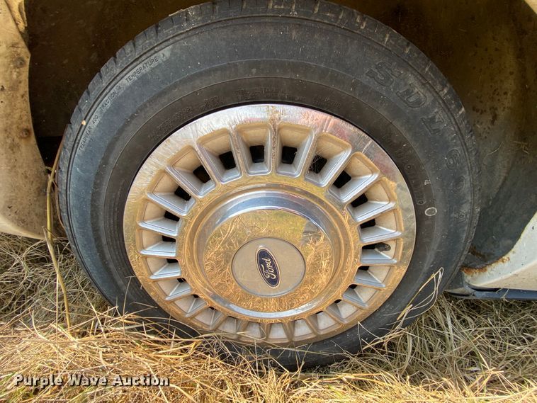 image for item HE9842 1998 Ford Crown Victoria Police Interceptor