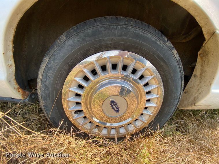 image for item HE9842 1998 Ford Crown Victoria Police Interceptor