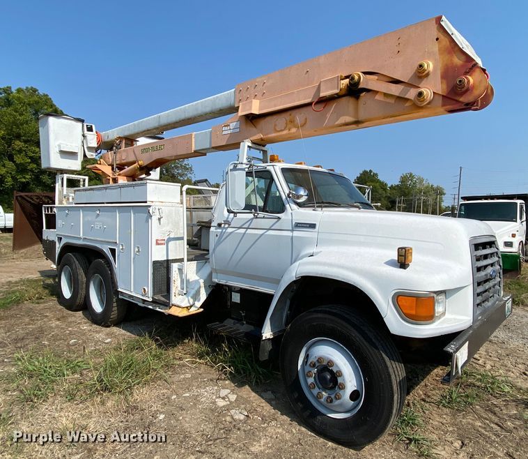 image for item HE9844 1997 Ford FT900  bucket truck