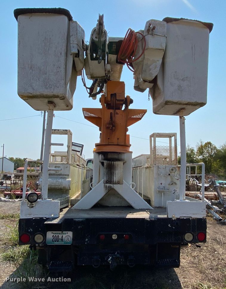 image for item HE9844 1997 Ford FT900  bucket truck