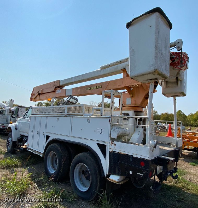 image for item HE9844 1997 Ford FT900  bucket truck