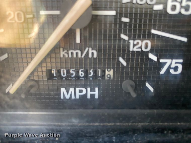 image for item HE9844 1997 Ford FT900  bucket truck