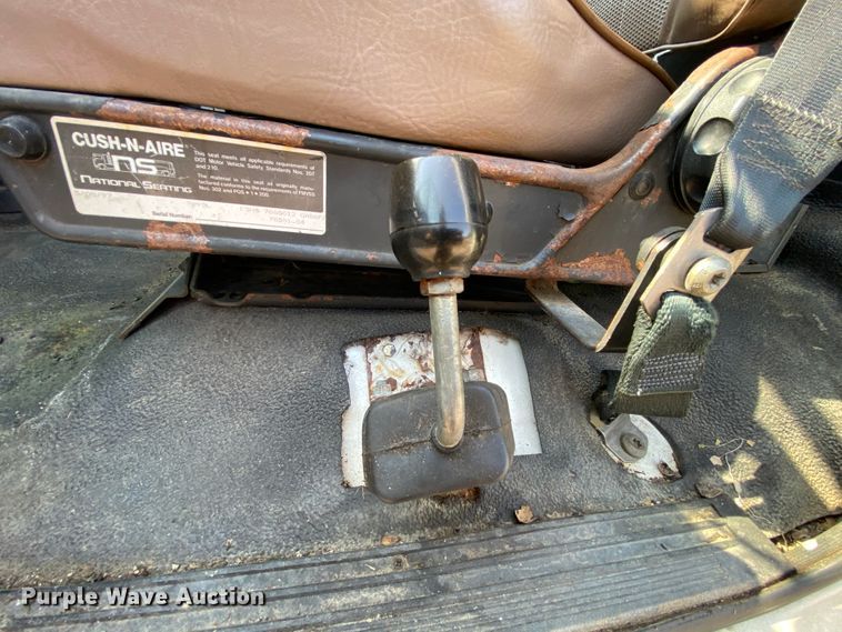 image for item HE9844 1997 Ford FT900  bucket truck