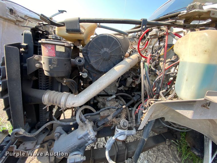 image for item HE9844 1997 Ford FT900  bucket truck