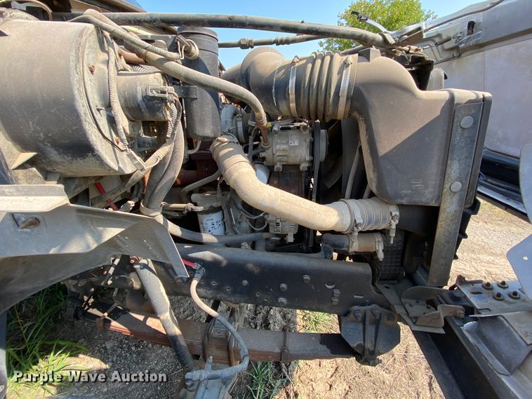 image for item HE9844 1997 Ford FT900  bucket truck