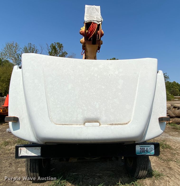 image for item HE9844 1997 Ford FT900  bucket truck