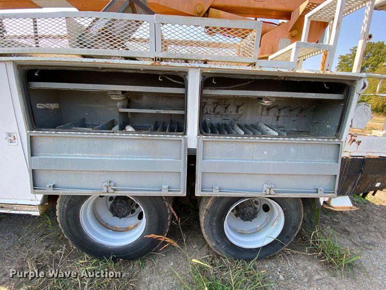 image for item HE9844 1997 Ford FT900  bucket truck