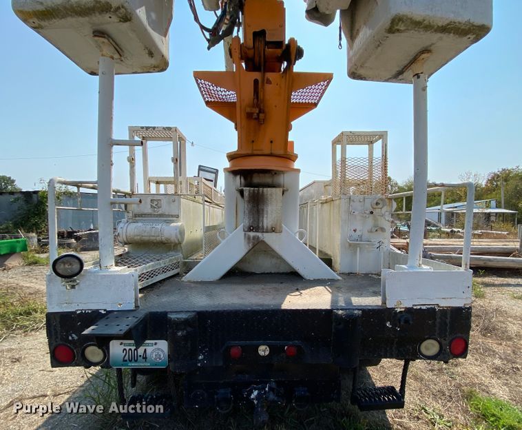 image for item HE9844 1997 Ford FT900  bucket truck