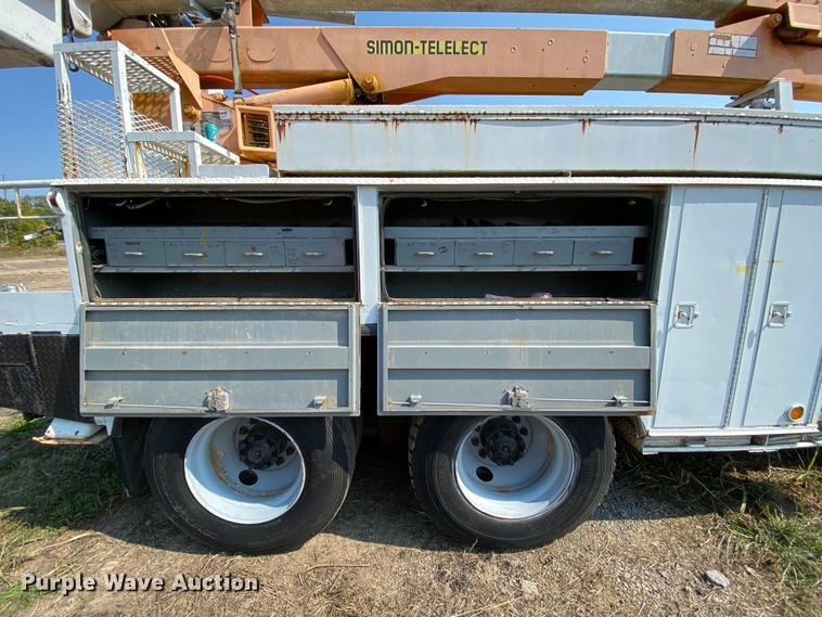 image for item HE9844 1997 Ford FT900  bucket truck