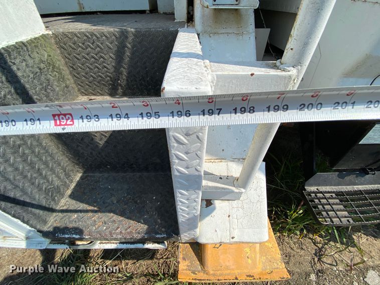 image for item HE9844 1997 Ford FT900  bucket truck