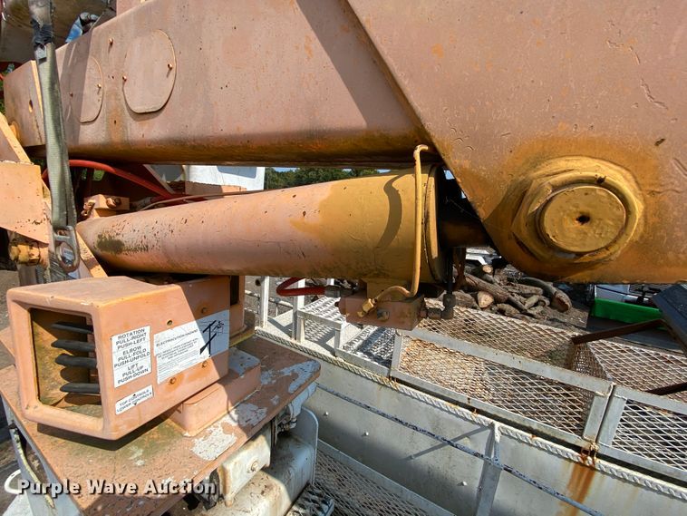 image for item HE9844 1997 Ford FT900  bucket truck