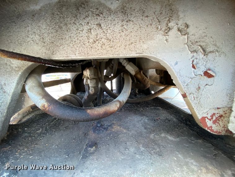 image for item HE9844 1997 Ford FT900  bucket truck