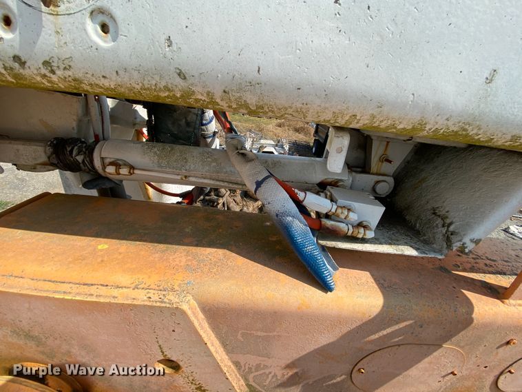 image for item HE9844 1997 Ford FT900  bucket truck