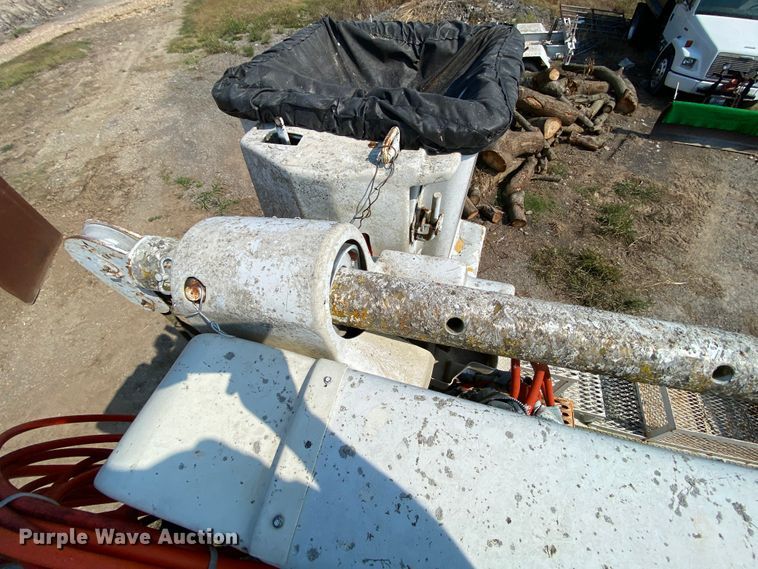 image for item HE9844 1997 Ford FT900  bucket truck