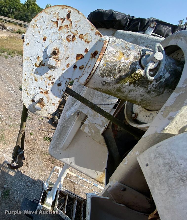 image for item HE9844 1997 Ford FT900  bucket truck