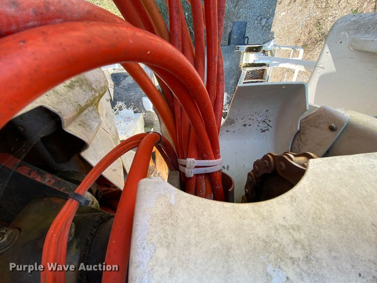 image for item HE9844 1997 Ford FT900  bucket truck